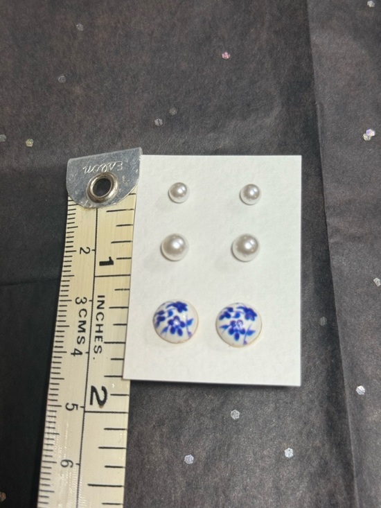 NWOT Pearl and Blue Floral Stud Earring Set with Gold hardware - Picture 5 of 6